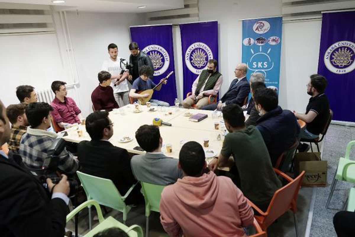 YÖK Başkanı Özvar, üniversiteli öğrencilerle iftar sofrasında buluştu