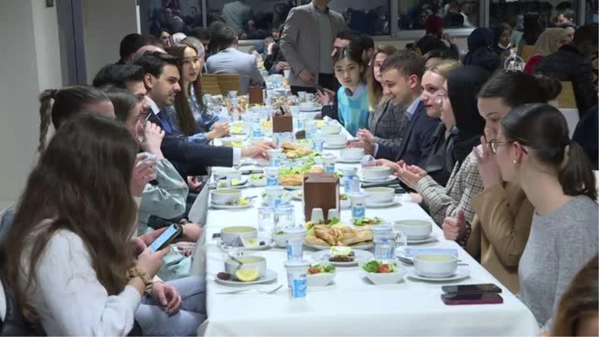 YTB uluslararası öğrencilere Ankara\'da iftar verdi