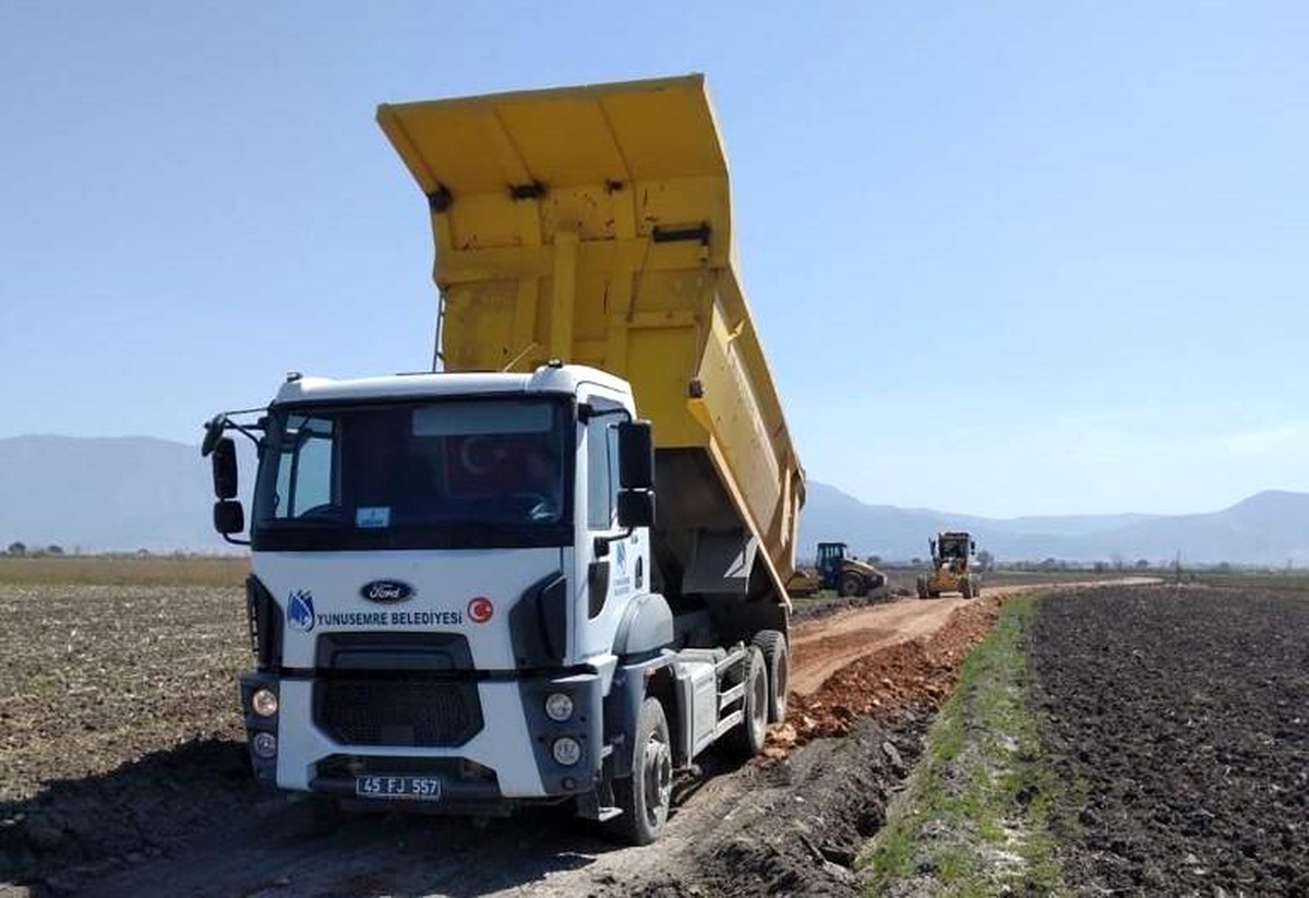 Yunusemre\'de ova yolları düzenleniyor