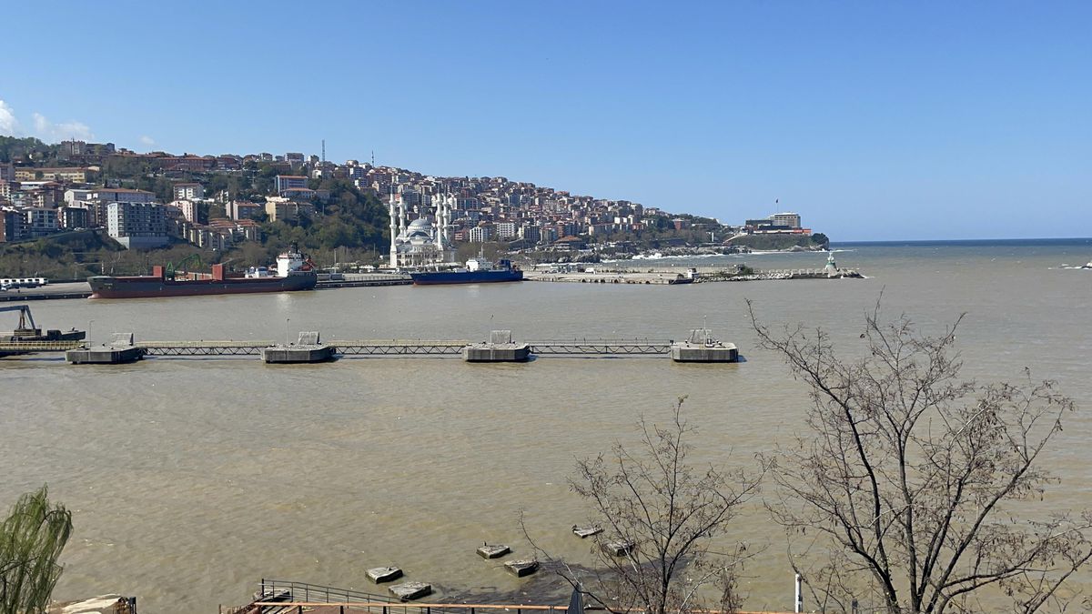 Zonguldak\'ta sağanağın ardından denizin rengi değişti