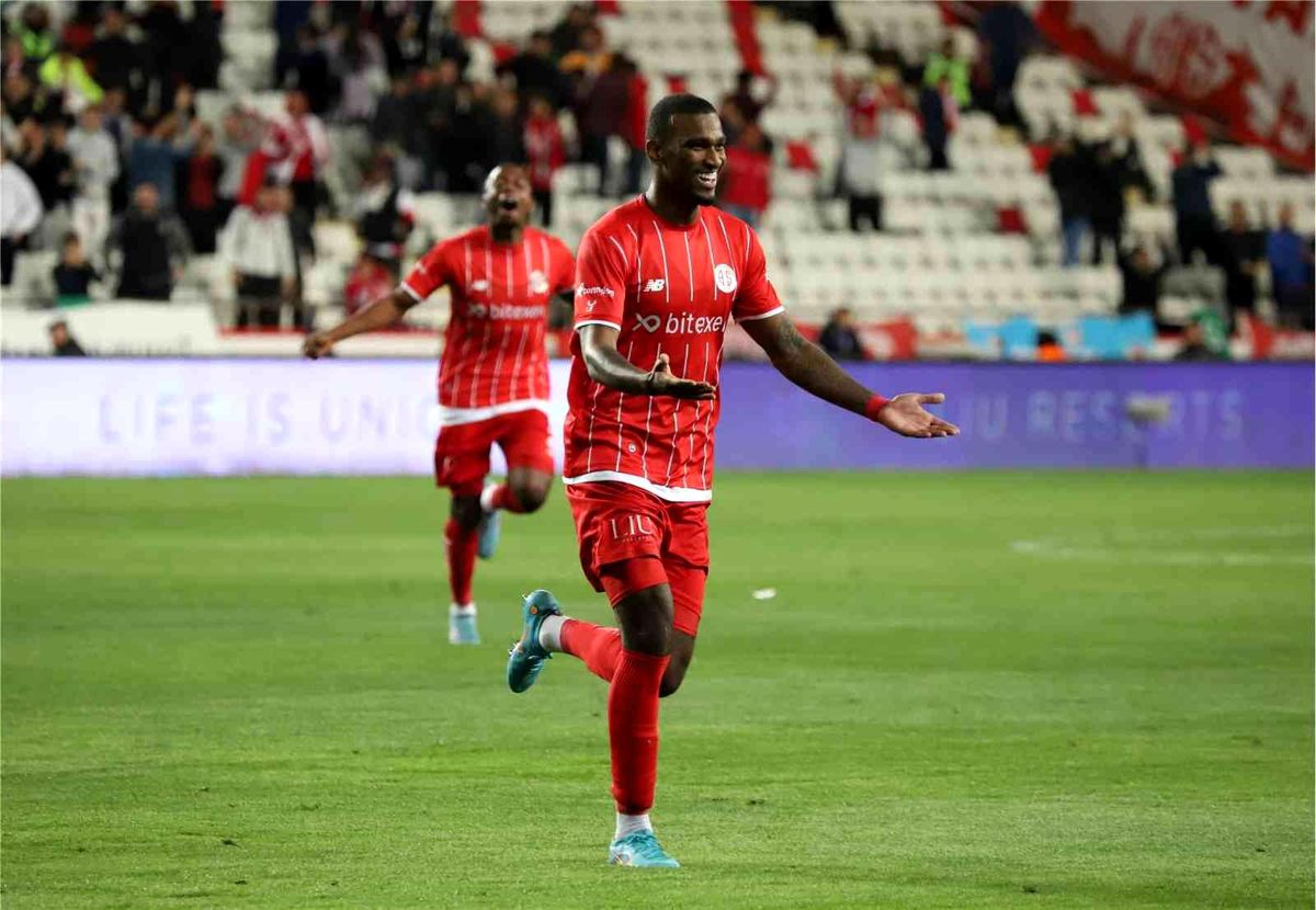 Antalyaspor\'da, Haji Wright\'ın performansı sevindiriyor