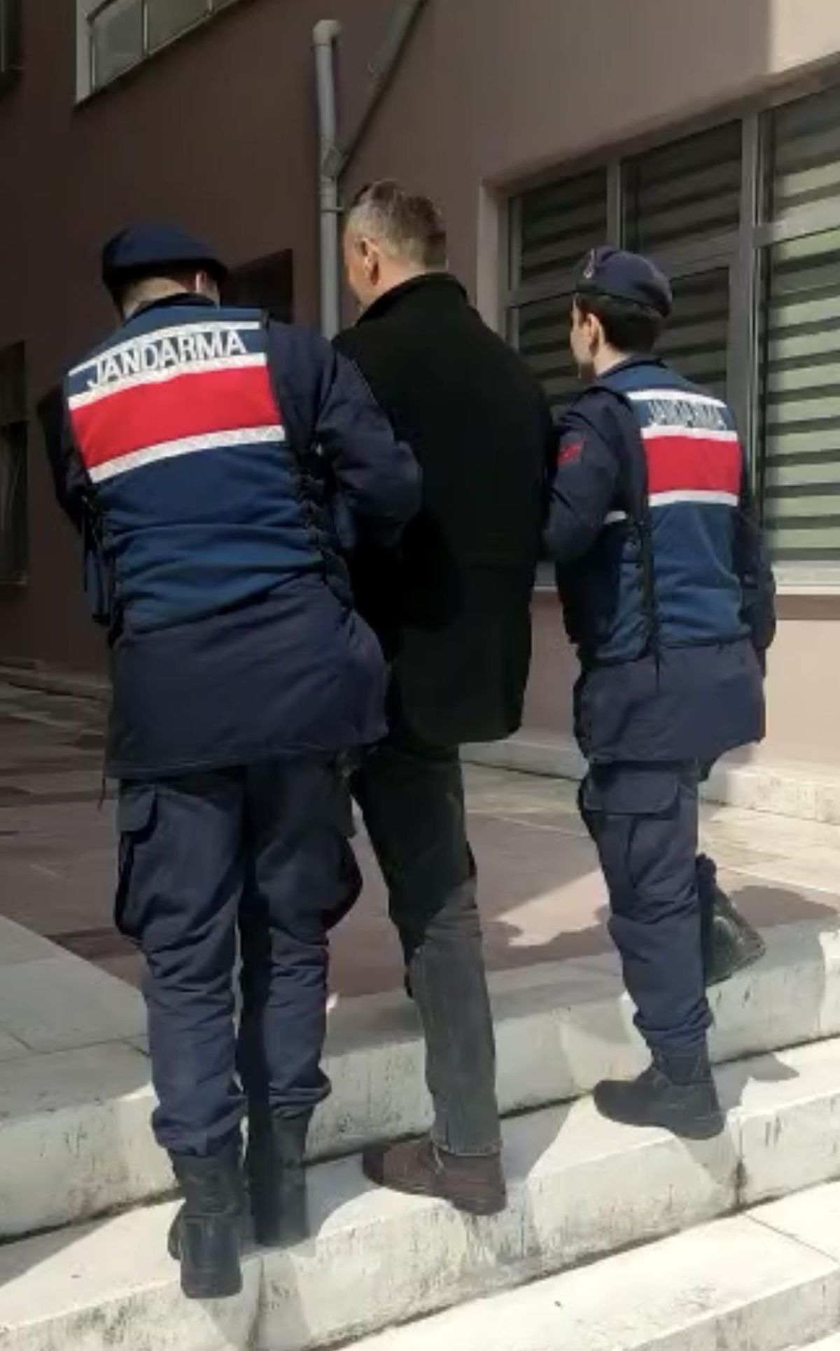 Bartın\'da firari hükümlü ailesini ziyarete gidince yakalandı