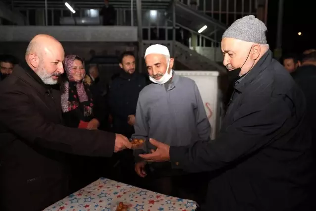 Başkan Çolakbayrakdar öğrenci evinde yağlama yaptı