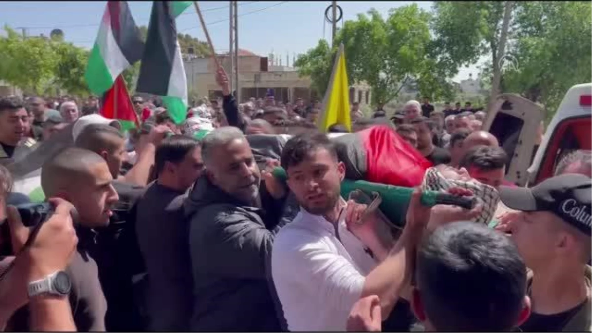 Son dakika haber | Batı Şeria\'da İsrail güçleri tarafından öldürülen Filistinlinin cenaze töreni