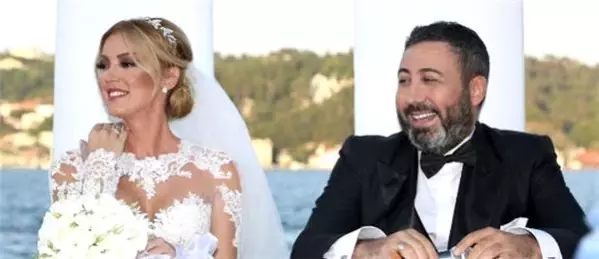 Boşanma Sonrası Ülkeyi Terk Etti!