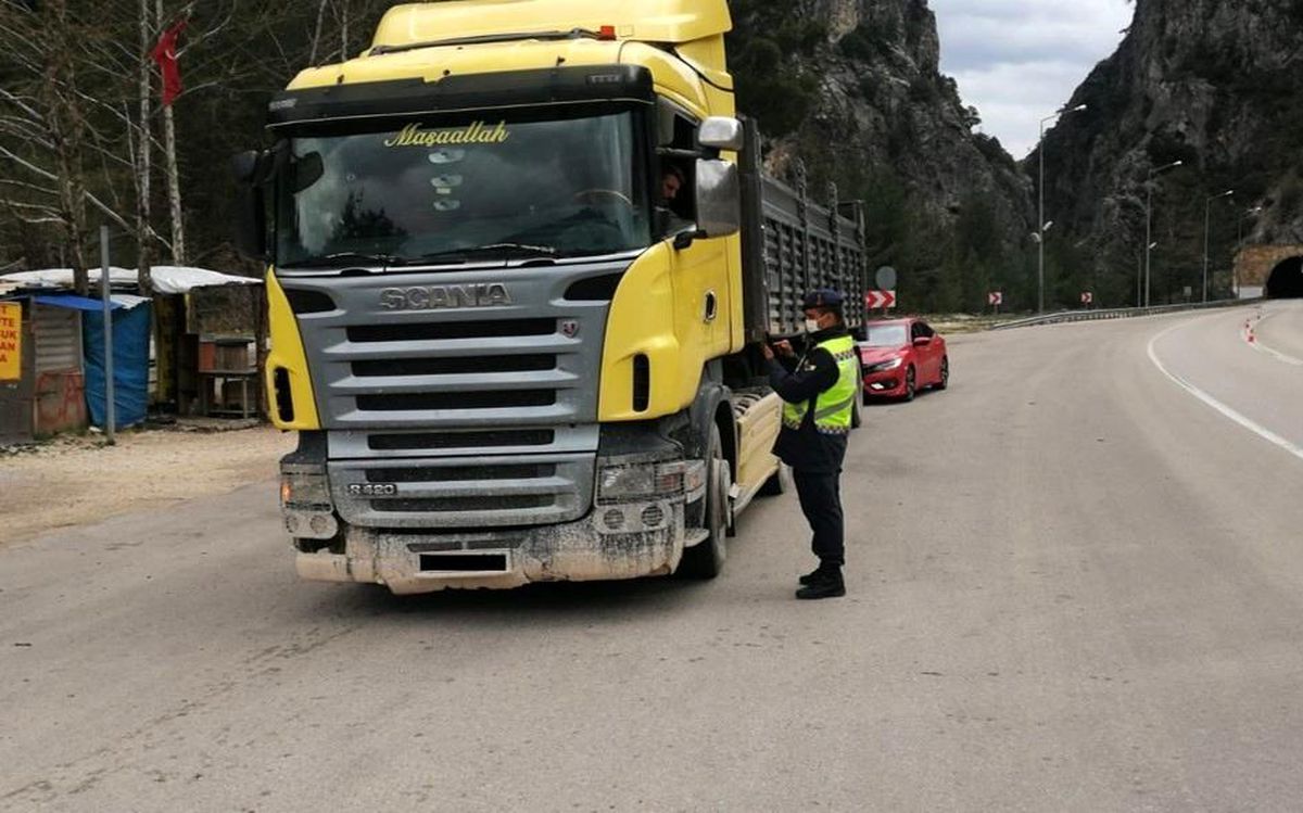 Burdur\'da 12 araç sürücüsüne 8 bin TL ceza