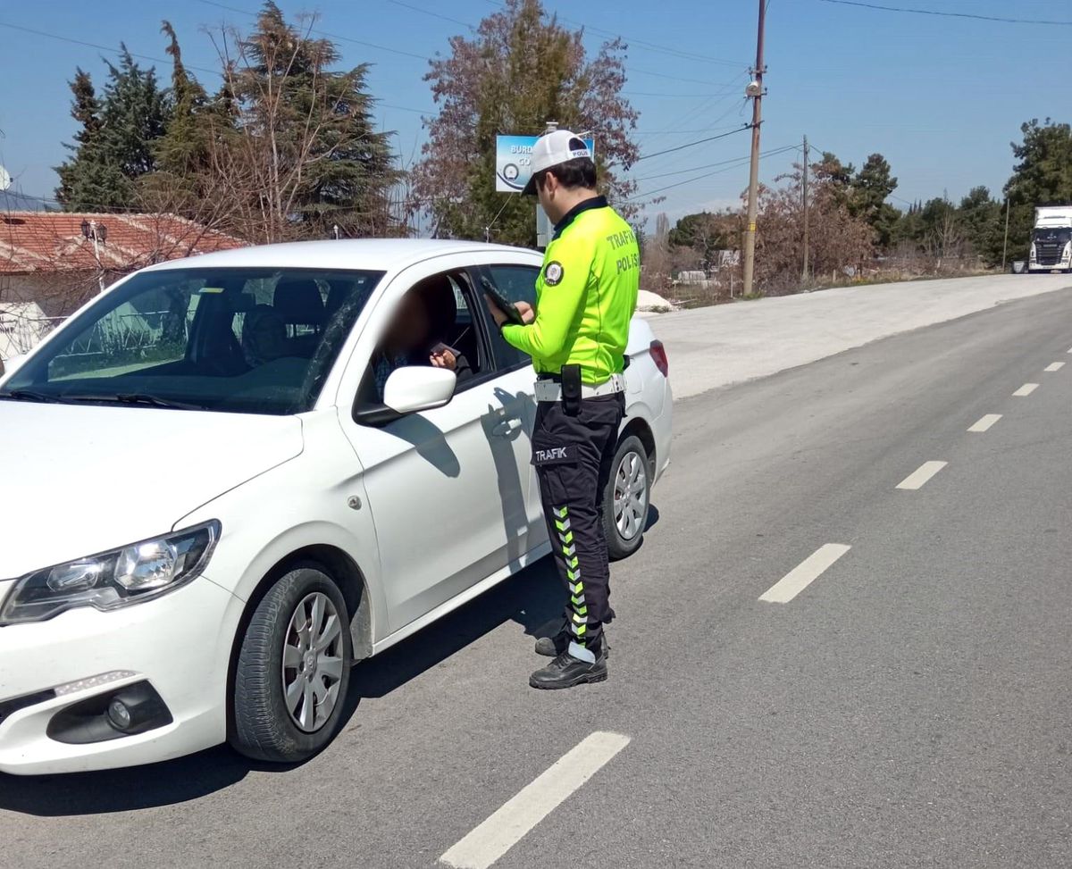 Burdur\'da hız limitini aşan 158 sürücüye para cezası