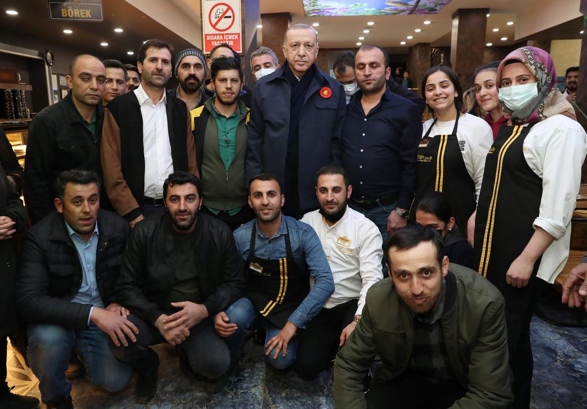 Cumhurbaşkanı Erdoğan\'dan Mehmetçiğe iftar sürprizi