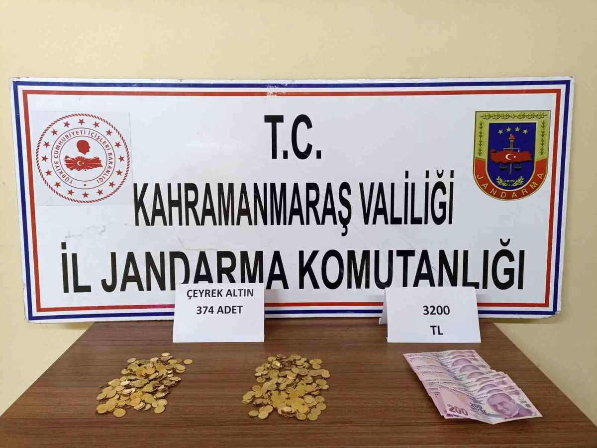 Dolandırıcılar 374 çeyrek altın ile yakalandı