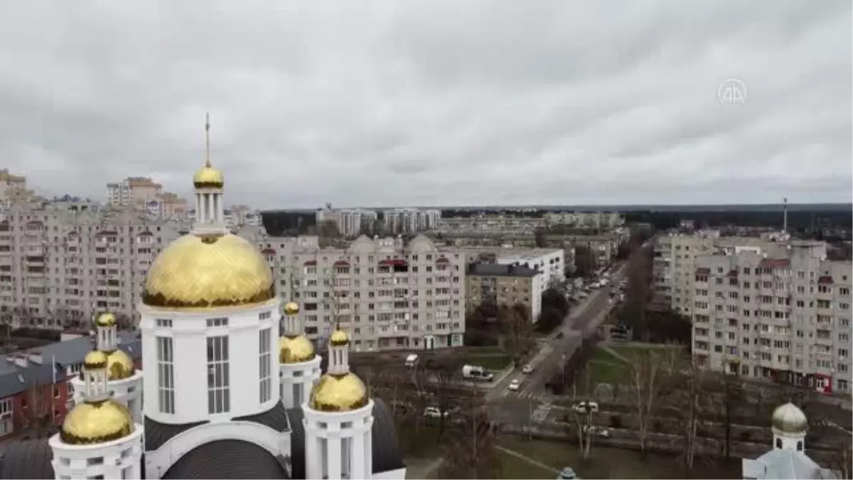 (DRONE) KİEV - Buça'da açılan ikinci toplu mezardan 8 sivilin cesedi çıkarıldı