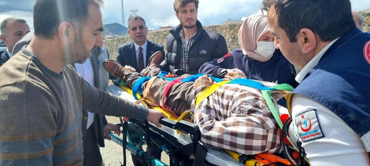 Elazığ\'da otomobil takla attı: 2 yaralı