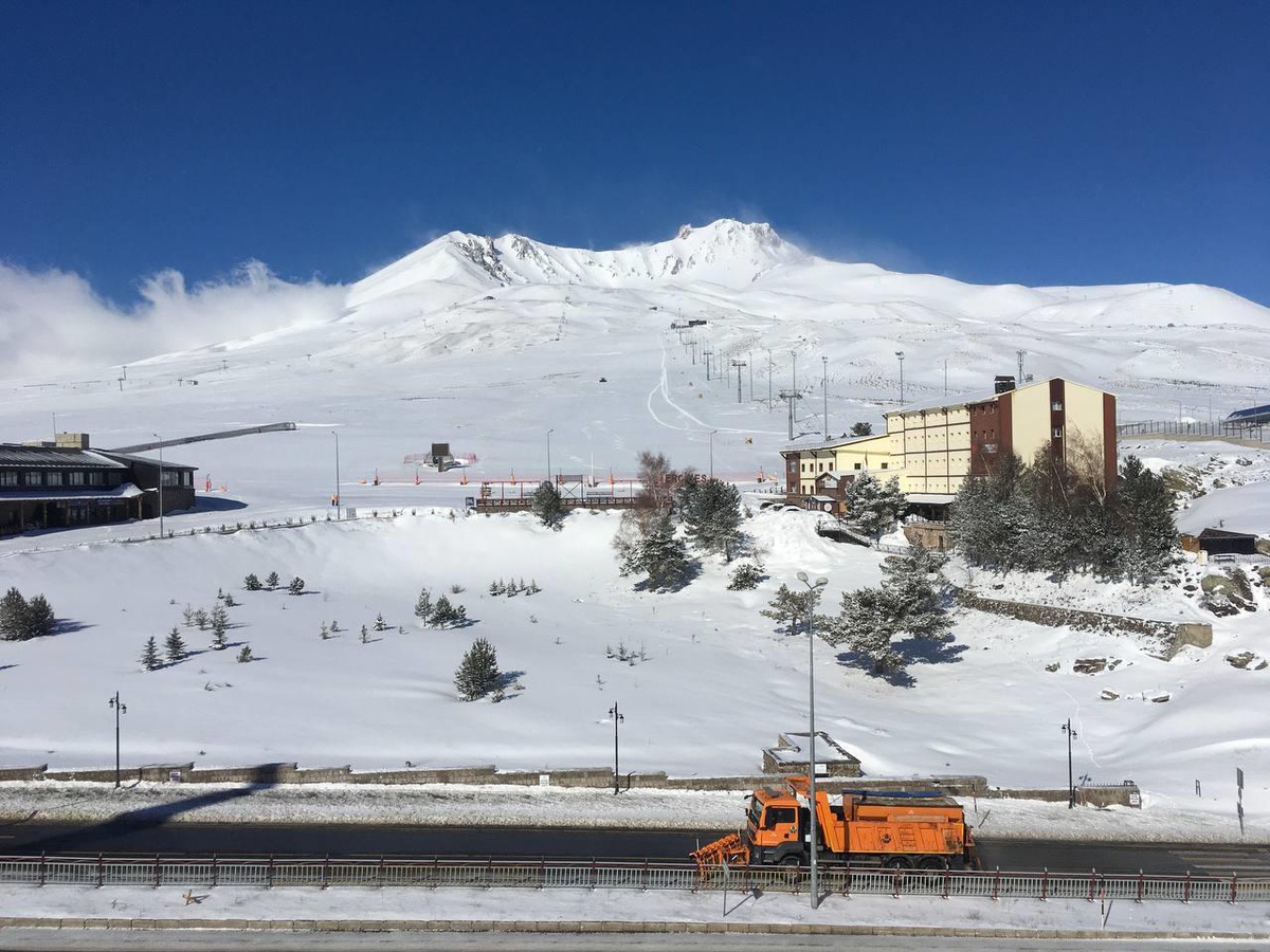 Erciyes\'te kar yağışı etkili oldu