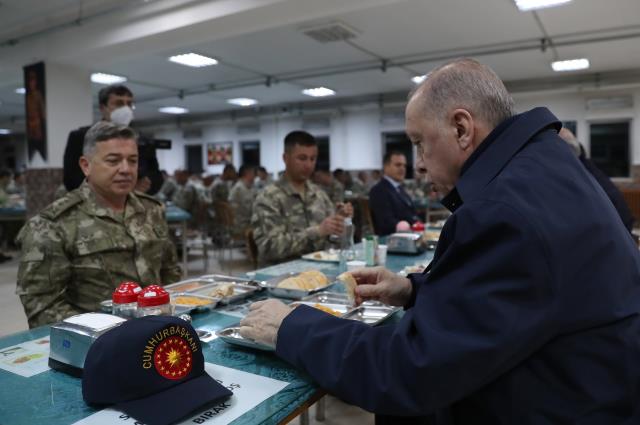 Erdoğan'ın Mehmetçik'e iftar sürpriziyle ilgili dikkat çeken detay! Askerlerin haberi yokmuş