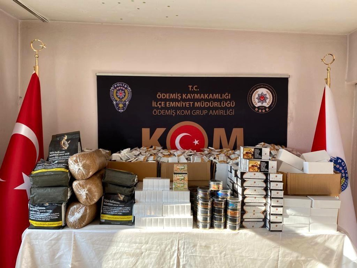 İzmir\'de polisten kaçak sigaraya geçit yok