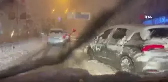 Kar yolları trafiğe kapattı