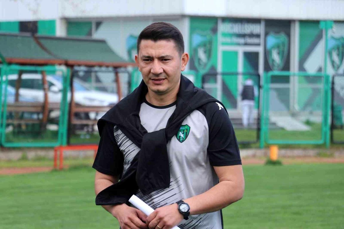 Kocaelispor\'un yeni teknik direktörü Fırat Gül ilk antrenmanına çıktı