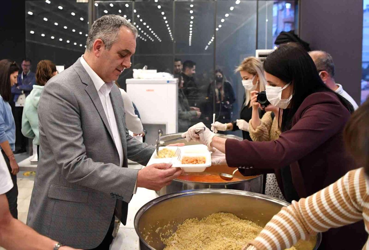 Konyaaltı\'nda Ramazan boyunca üniversite öğrencilerine iftar