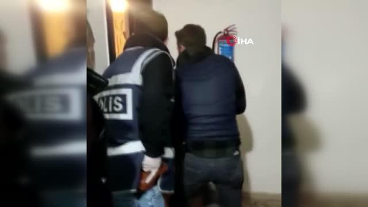 Oda içindeki uyuşturucu serası kamerada