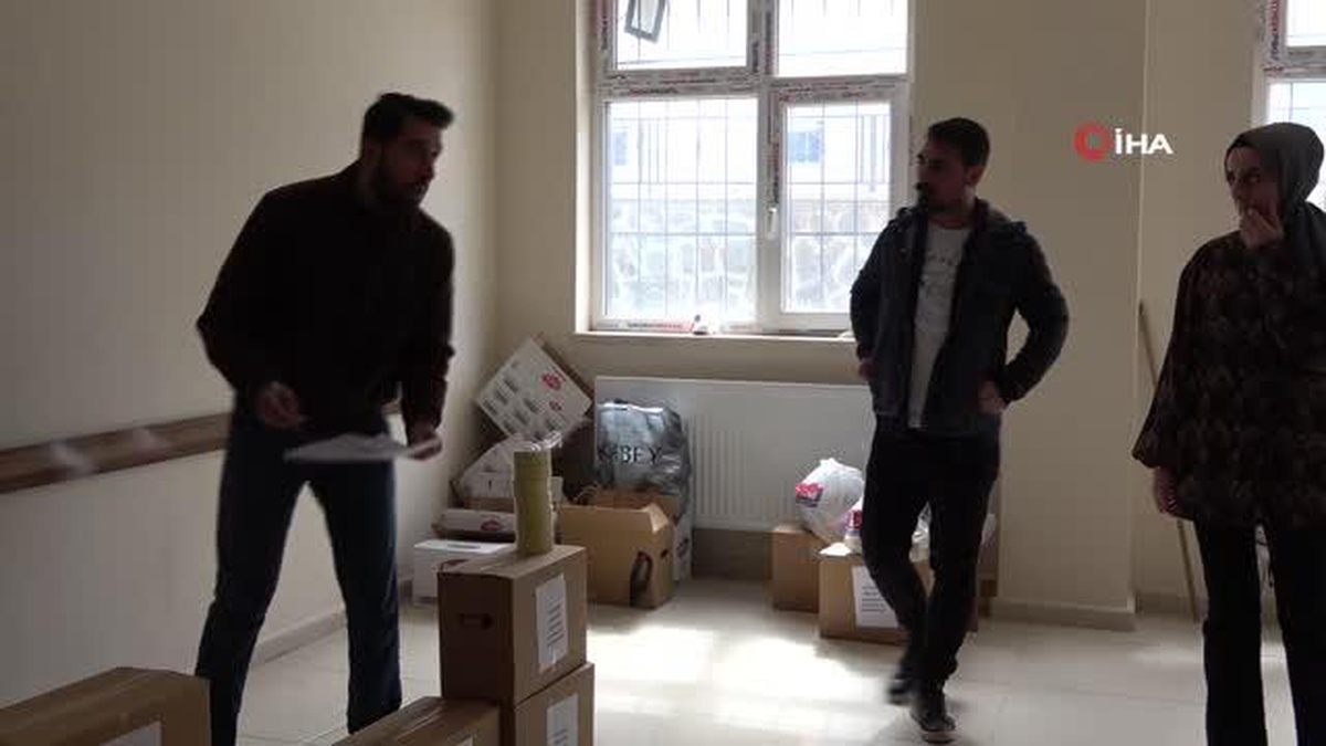 Öğretmenlerden ihtiyaç sahibi ailelere gıda kolisi desteği