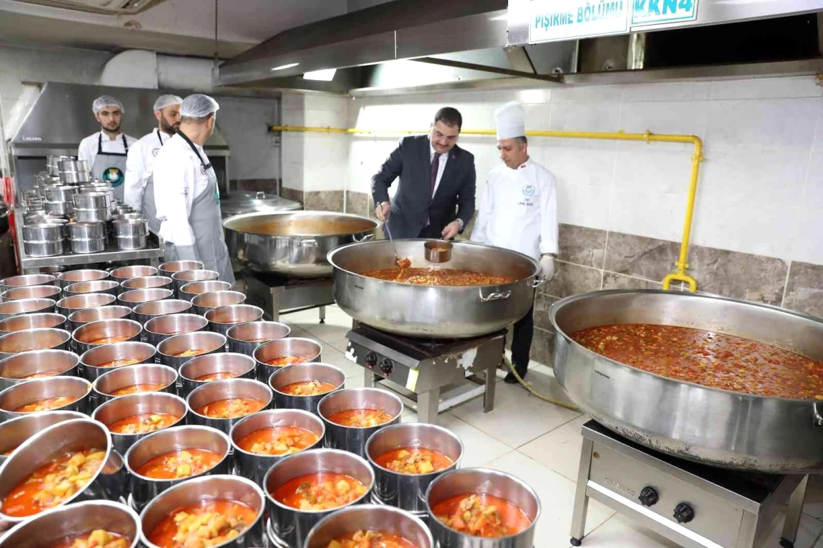Haliliye Belediyesinin iftarlık dağıtımı sürüyor
