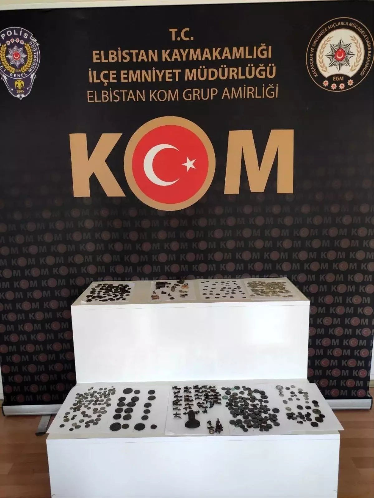 Son dakika! Tarlasını sürerken bulduğu 501 parça tarihi eseri polise teslim etti
