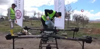Türkiye'de ilk defa dronla ücretsiz ilaçlama yapıldı
