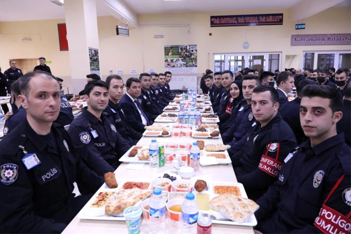 Son dakika haber: Vali Çağatay, polis adaylarıyla iftar yaptı