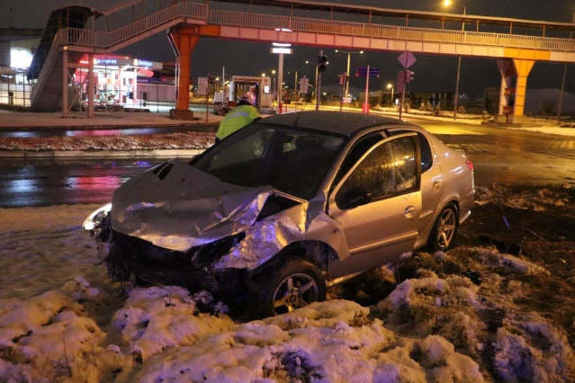 Yarım saat arayla gerçekleşen iki farklı trafik kazası: Toplam 9 yaralı