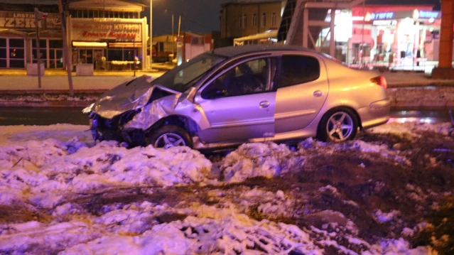 Yarım saat arayla gerçekleşen iki farklı trafik kazası: Toplam 9 yaralı