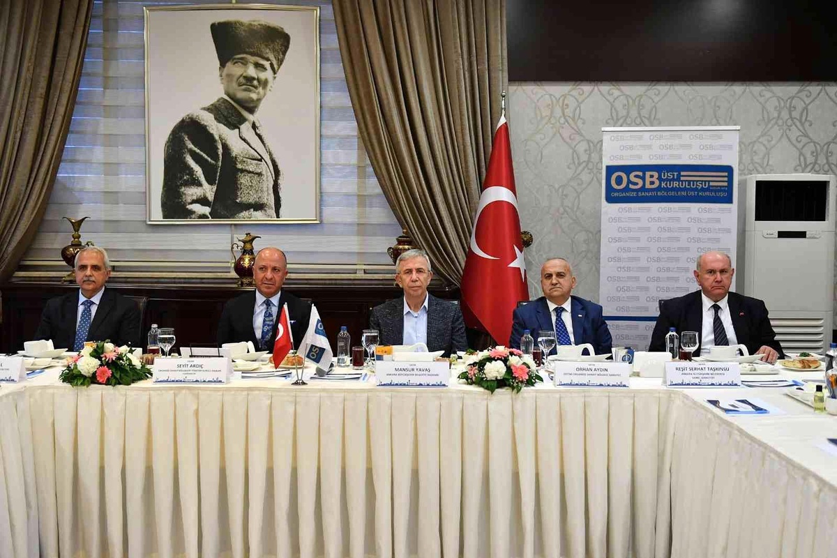 ABB Başkanı Mansur Yavaş iftarda sanayicilerle bir araya geldi
