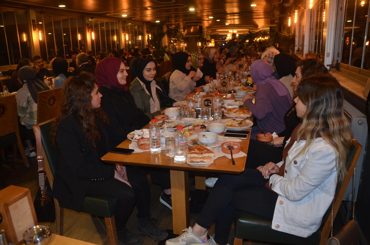 Muş\'ta evlat nöbeti tutan anneler iftarda buluşturuldu