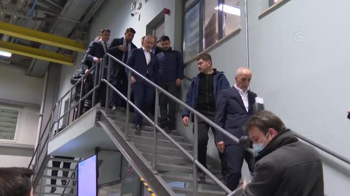 Bakan Karaismailoğlu, TCDD Taşımacılık Bakımevi işçileri ile sahurda bir araya geldi