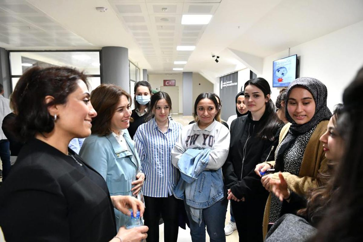 Balıkesir Valisi Hasan Şıldak, öğrencilere iftar yemeği verdi