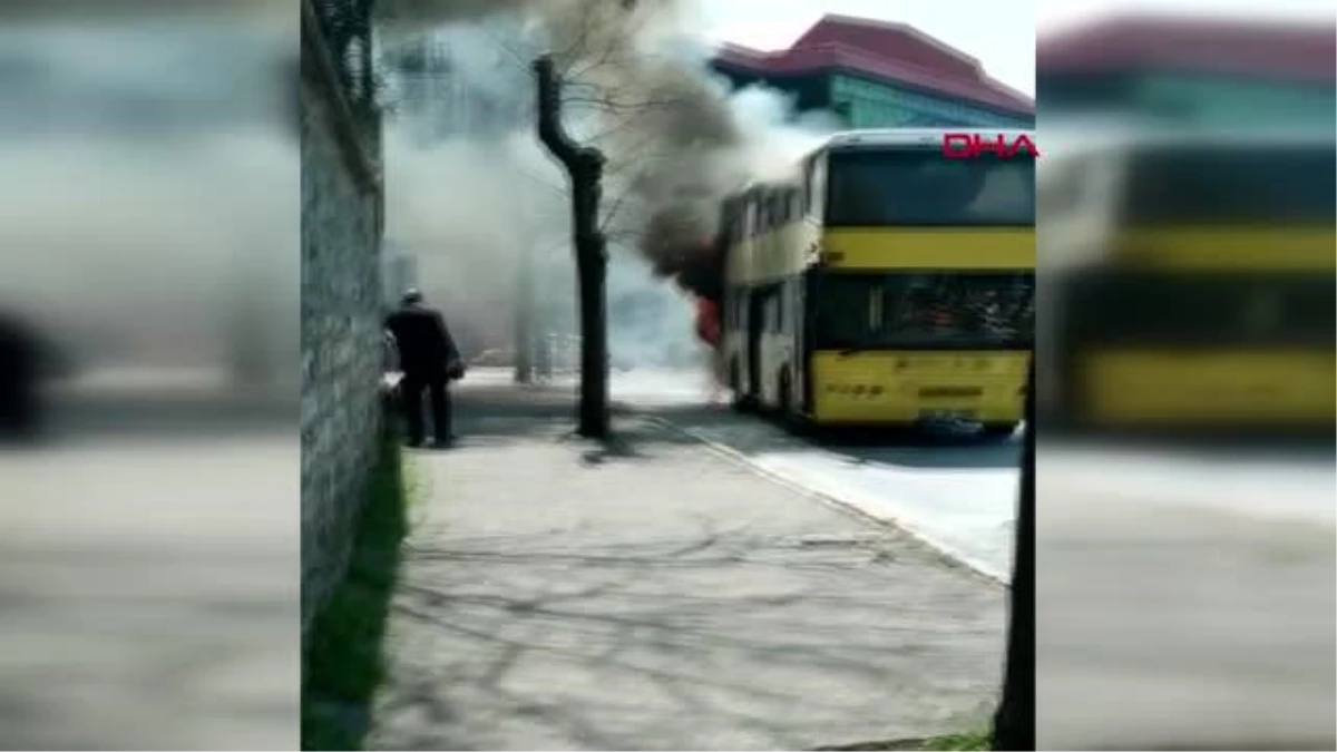 Beyoğlu\'nda çift katlı İETT otobüsünde yangın (1)