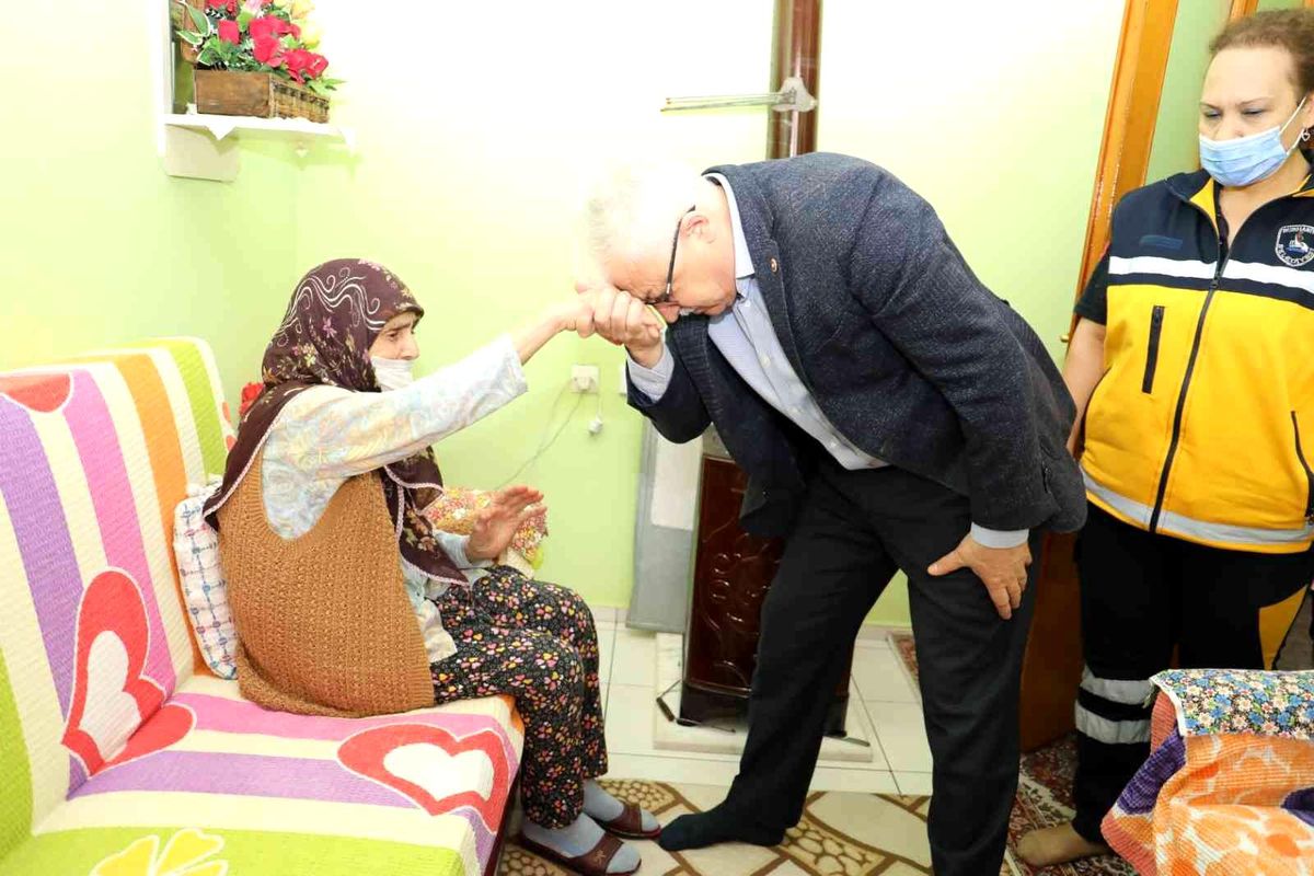Burhaniye\'de "Yalnız Değilsiniz" projesi devam ediyor