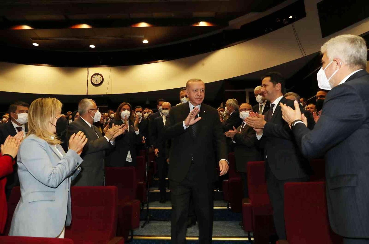 Cumhurbaşkanı Erdoğan, Tayland Büyükelçisi Sugondhabhirom\'u kabul etti
