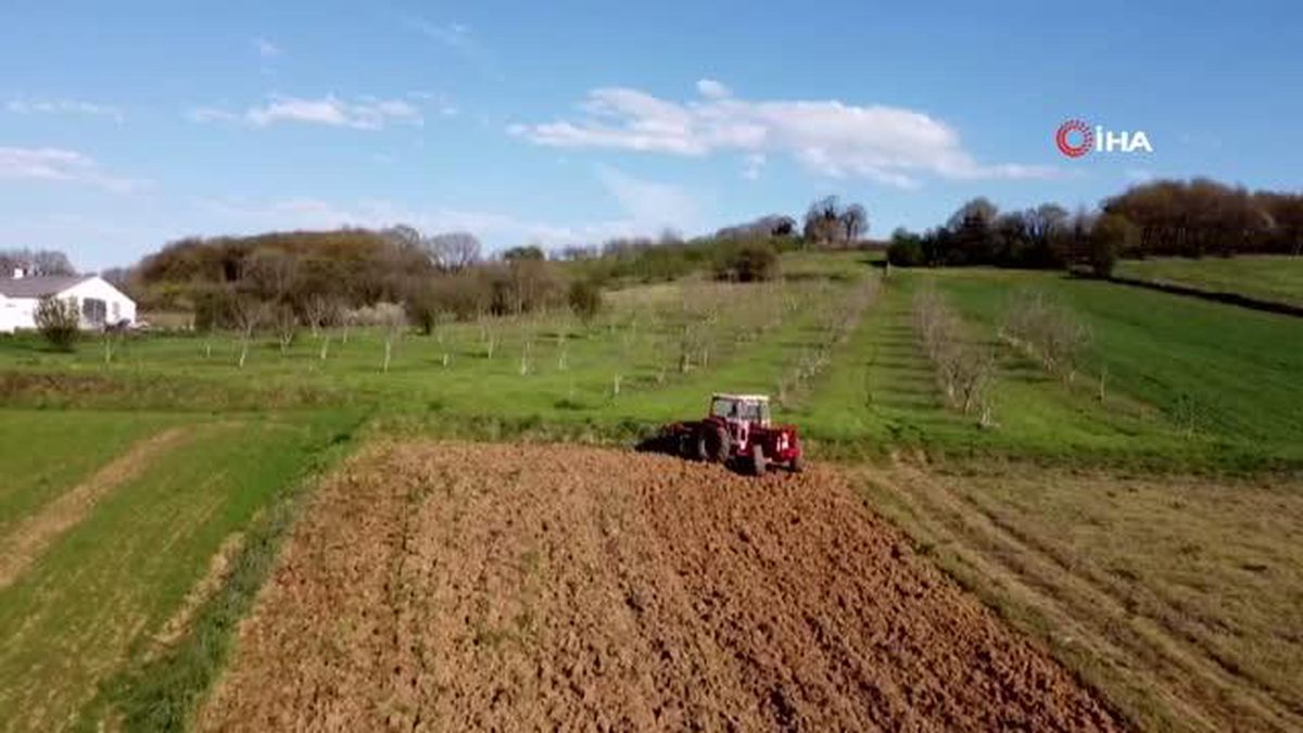 Dede yadigarı traktörü kendi imkanlarıyla çift çekere çevirdi