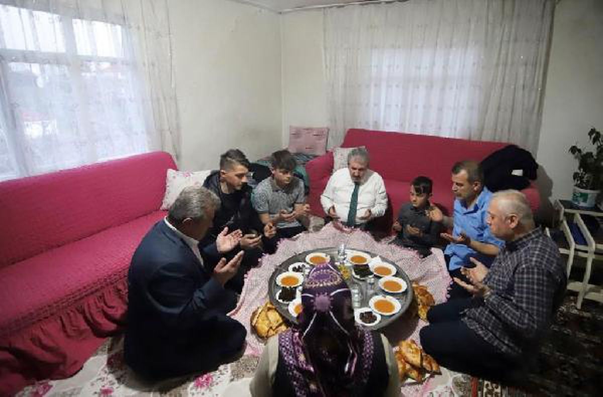 Destici, Ankara\'da bir ailenin iftar konuğu oldu
