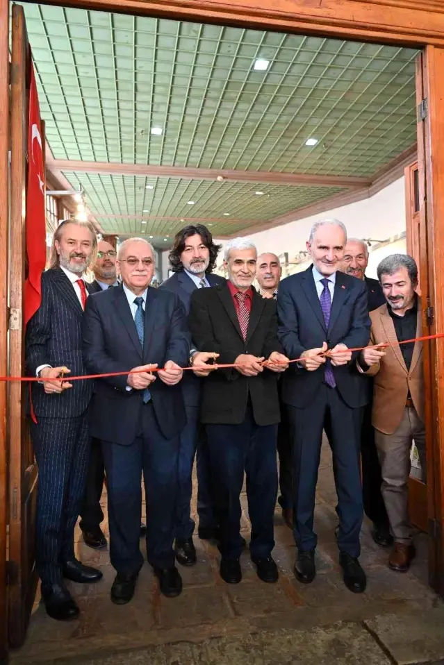 Eminönü Yeni Camii'nin 425 yıllık tarihi kitaplaştırıldı