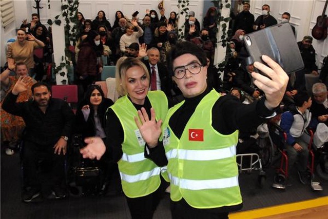 Engelliler ve Sanatçılar İftar Yemeğinde Buluştu