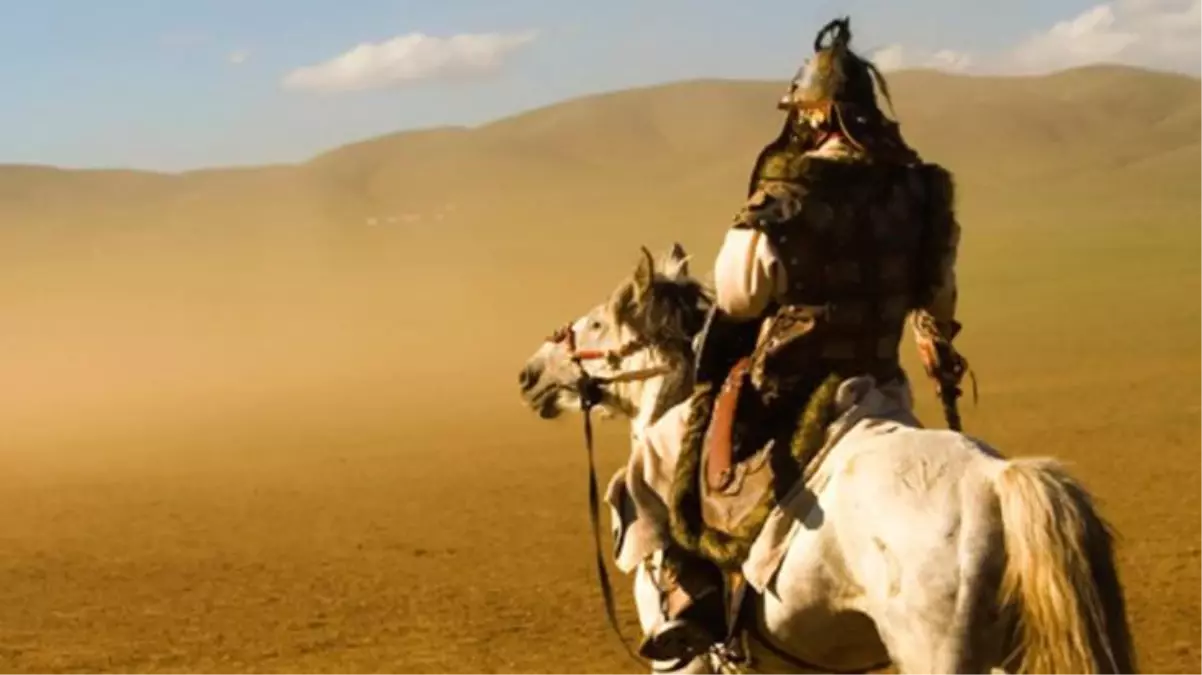 Genç kızın ayrılmaktan başka çaresi kalmadı! Sevgilisi kendisini Cengiz Han sanıyor