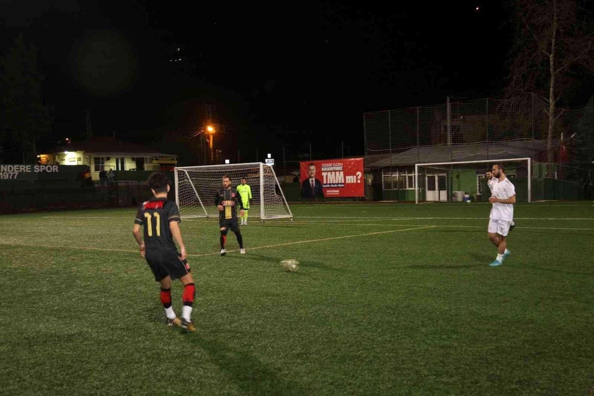Gölcük'te 21. Geleneksel Futbol Turnuvası başladı
