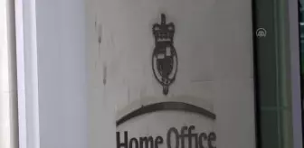 İngiltere'nin düzensiz göçmenleri Ruanda'ya gönderme planı protesto edildi