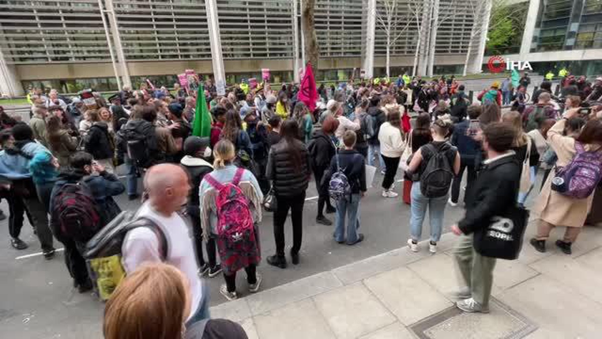 İngiltere\'de "Ruanda" protestosu