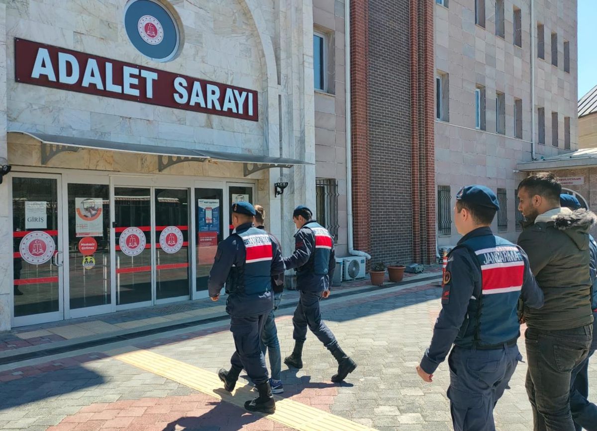 Isparta\'da gübre fabrikasından hırsızlık yaptıkları iddiasıyla 2 şüpheli tutuklandı