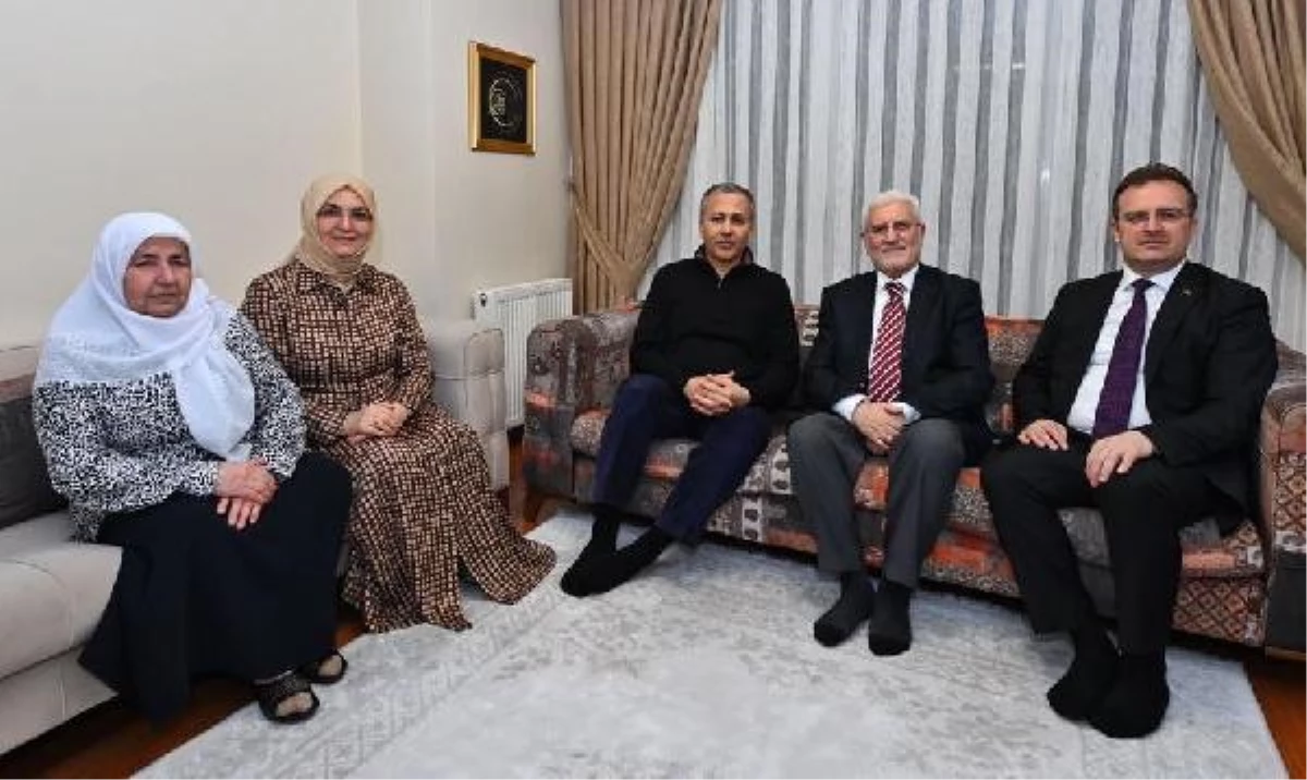 İstanbul Valisi Yerlikaya, Şehit Savcı Kiraz\'ın ailesi ile iftar yaptı