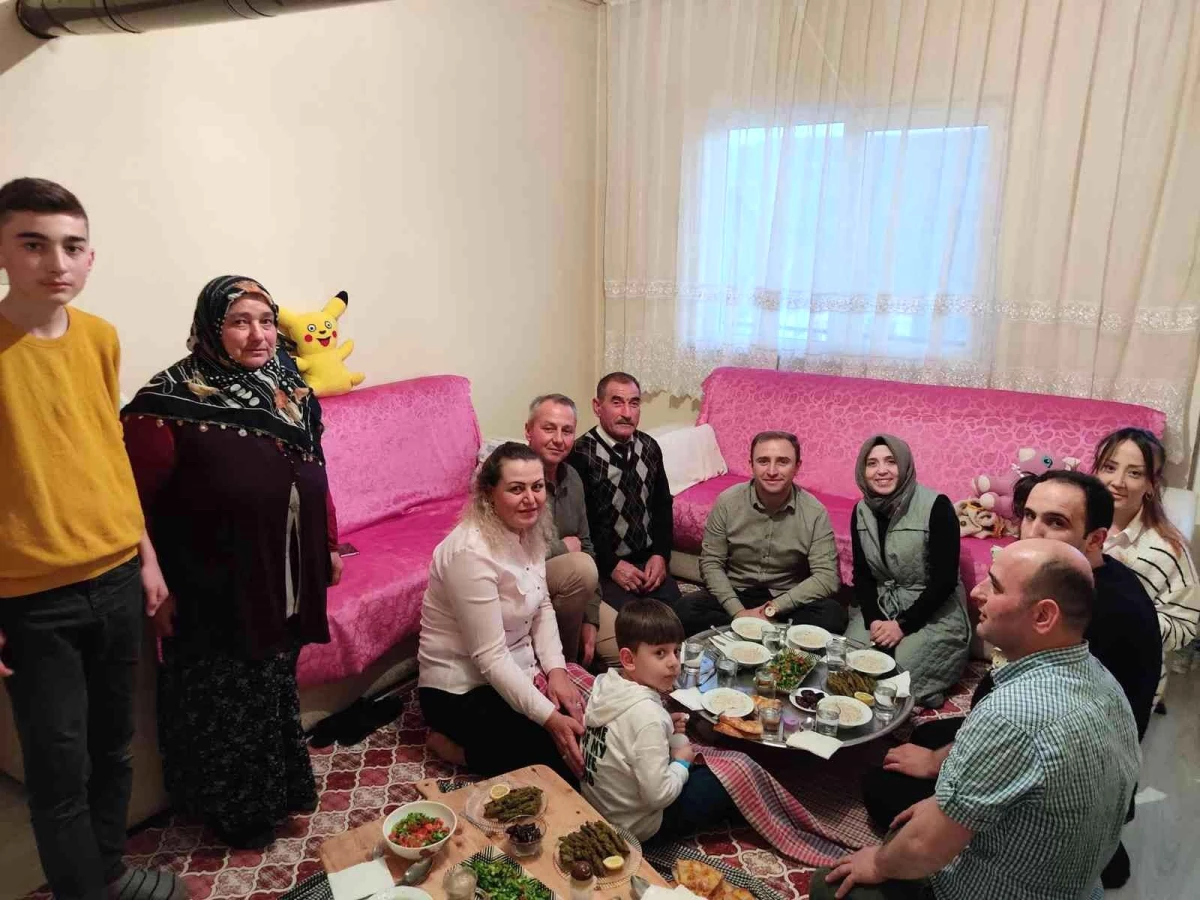 Kaymakam Mutlu vatandaşın iftar sofrasında