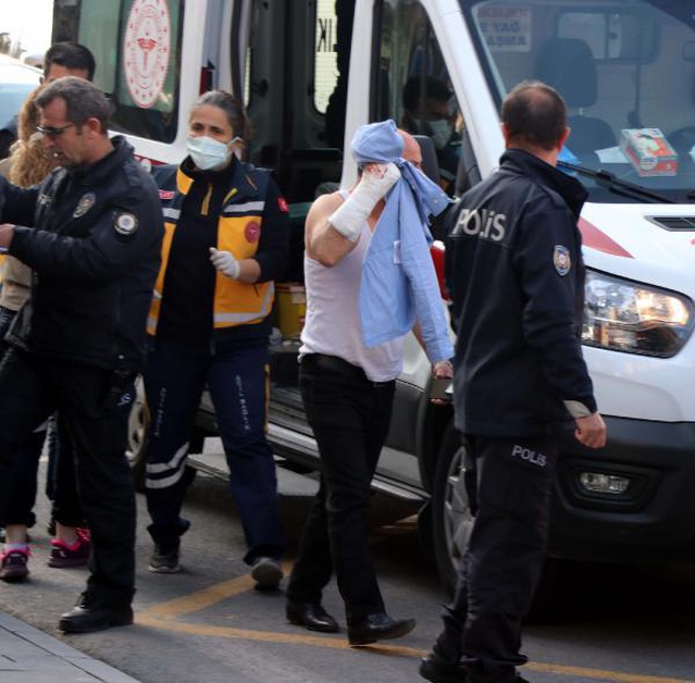 KAYSERİ'DE TRAFİKTE YOL VERME KAVGASI 3 YARALI