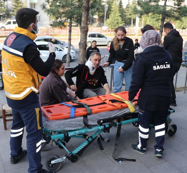 KAYSERİ'DE TRAFİKTE YOL VERME KAVGASI 3 YARALI