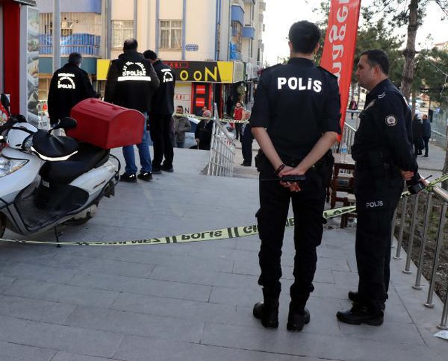 KAYSERİ'DE TRAFİKTE YOL VERME KAVGASI 3 YARALI